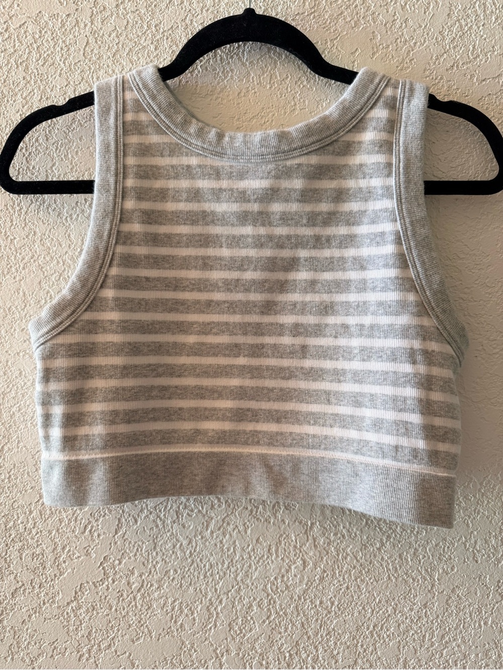OFFLINE by Aerie Women’s Striped Gray White Ribbed Knit Cropped Tank Top Sz XL